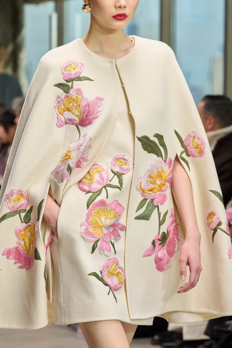 00055-carolina-herrera-detail-fall-2024-ready-to-wear-credit-gorunway.webp