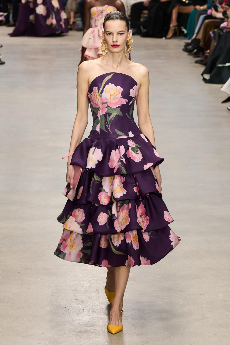 00028-carolina-herrera-fall-2024-ready-to-wear-credit-gorunway.webp