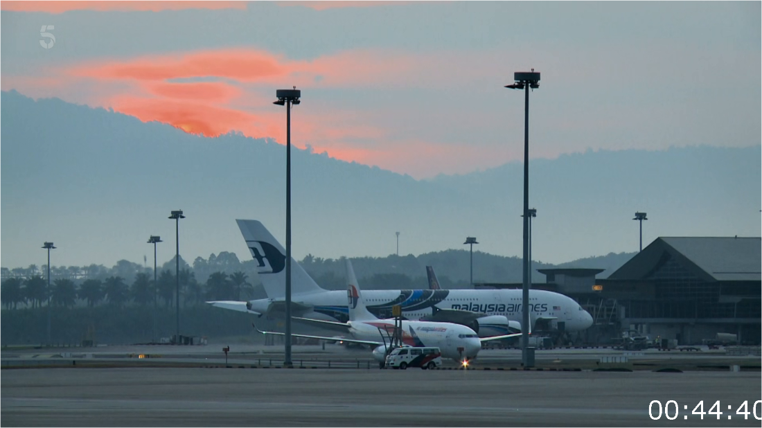 Ch5 The Vanishing Of Flight MH370 [1080p] HDTV (x265) A3052714cef9004b4e6caa146b1879ad