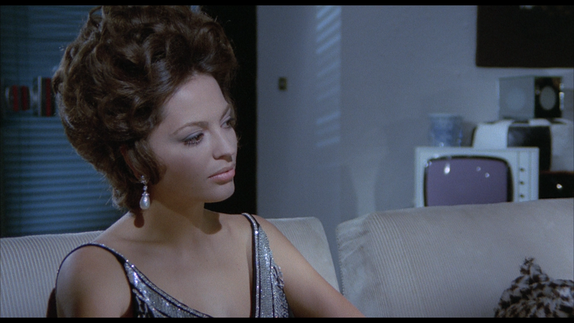 Пять кукол для августовской луны (1970. 5 bambole per la luna d'agosto).mkv_snapshot_00.02.37_[2024.04.14_04.28.39].png