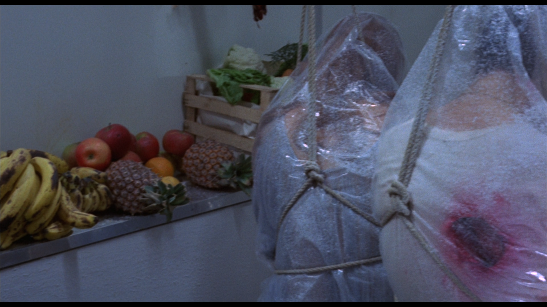 Пять кукол для августовской луны (1970. 5 bambole per la luna d'agosto).mkv_snapshot_01.14.22_[2024.04.14_04.31.34].png