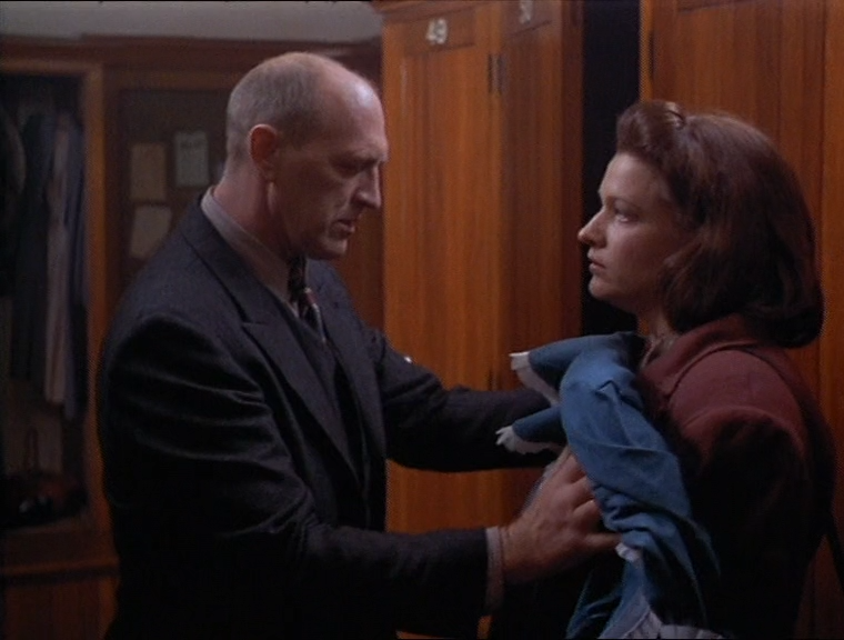 The.Last.Tattoo.1994.DVDRip-AVC.ExKinoRay.mkv_snapshot_00.46.15.761.png