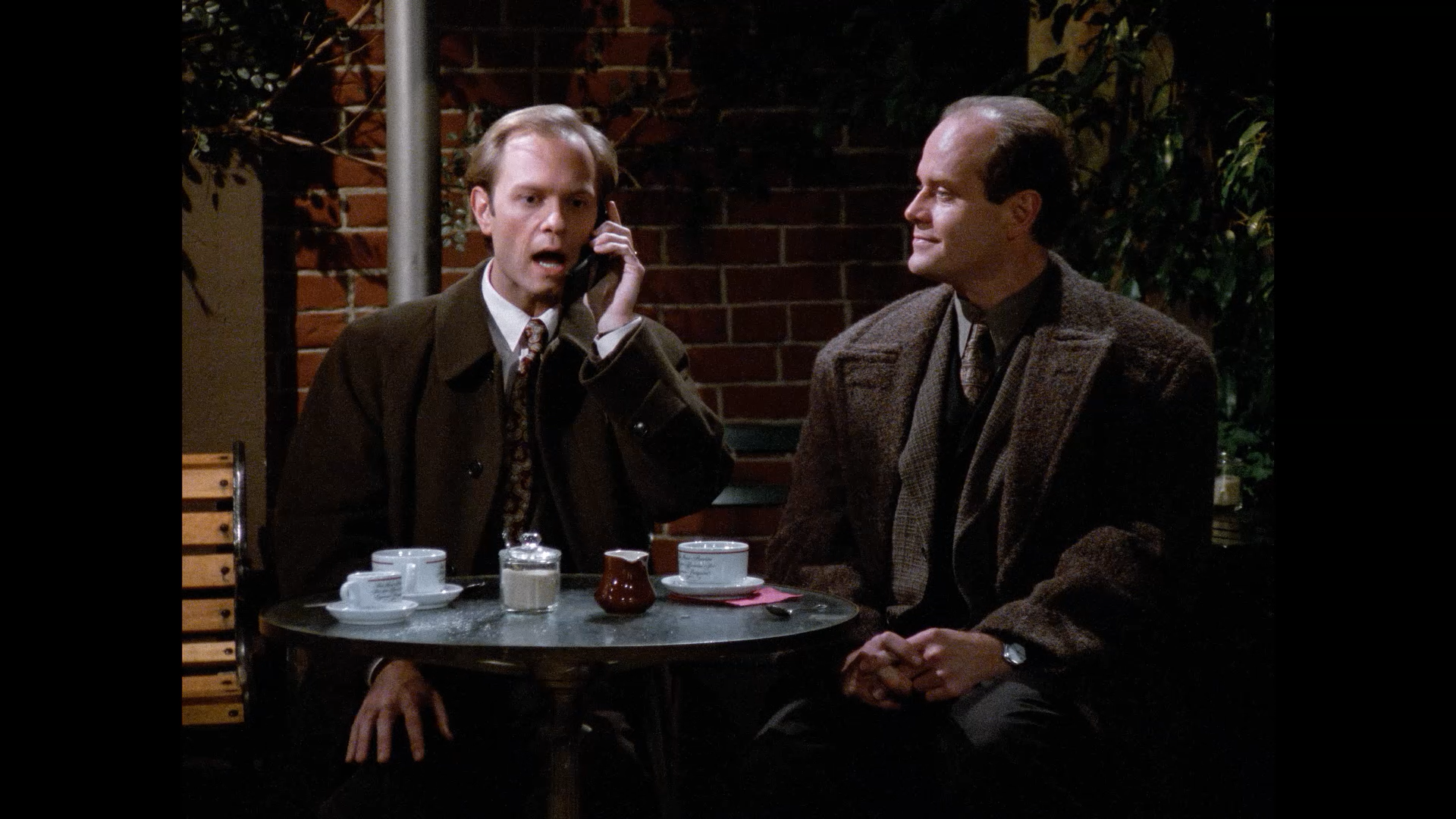 Frasier.S03E15.A.Word.to.the.Wiseguy.1080p.BluRay.Remux.Rus.Eng-@EniaHD.png