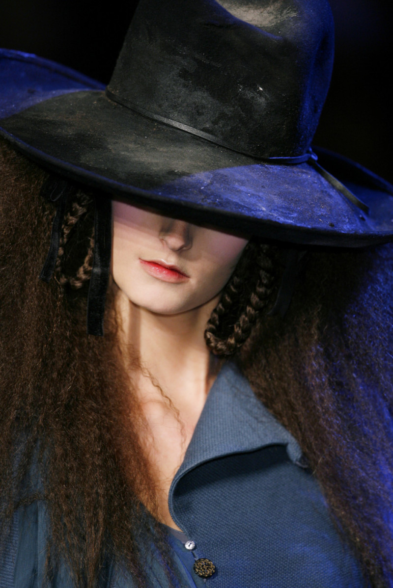 John+Galliano+Fall+2006+Details+pSv6SMgYT1ex.jpg