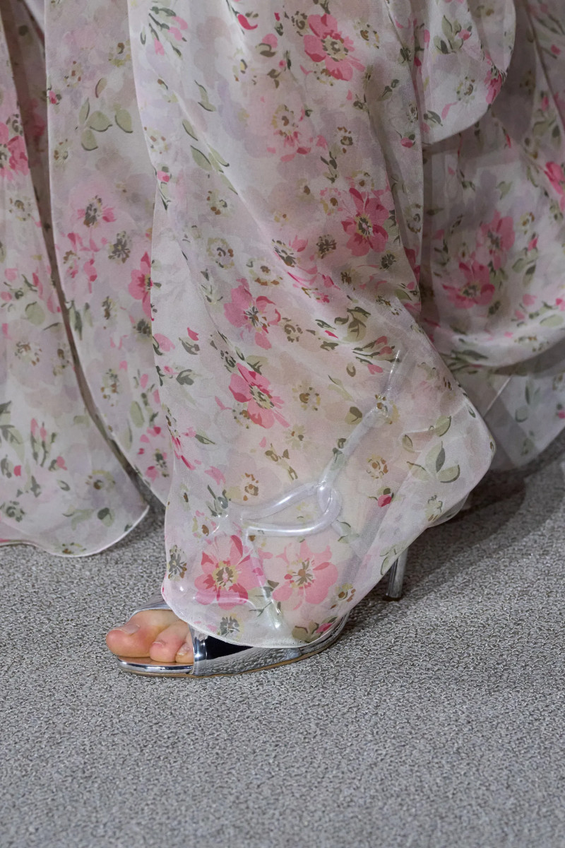 00045-giambattista-valli-fall-2024-couture-details-credit-gorunway.webp