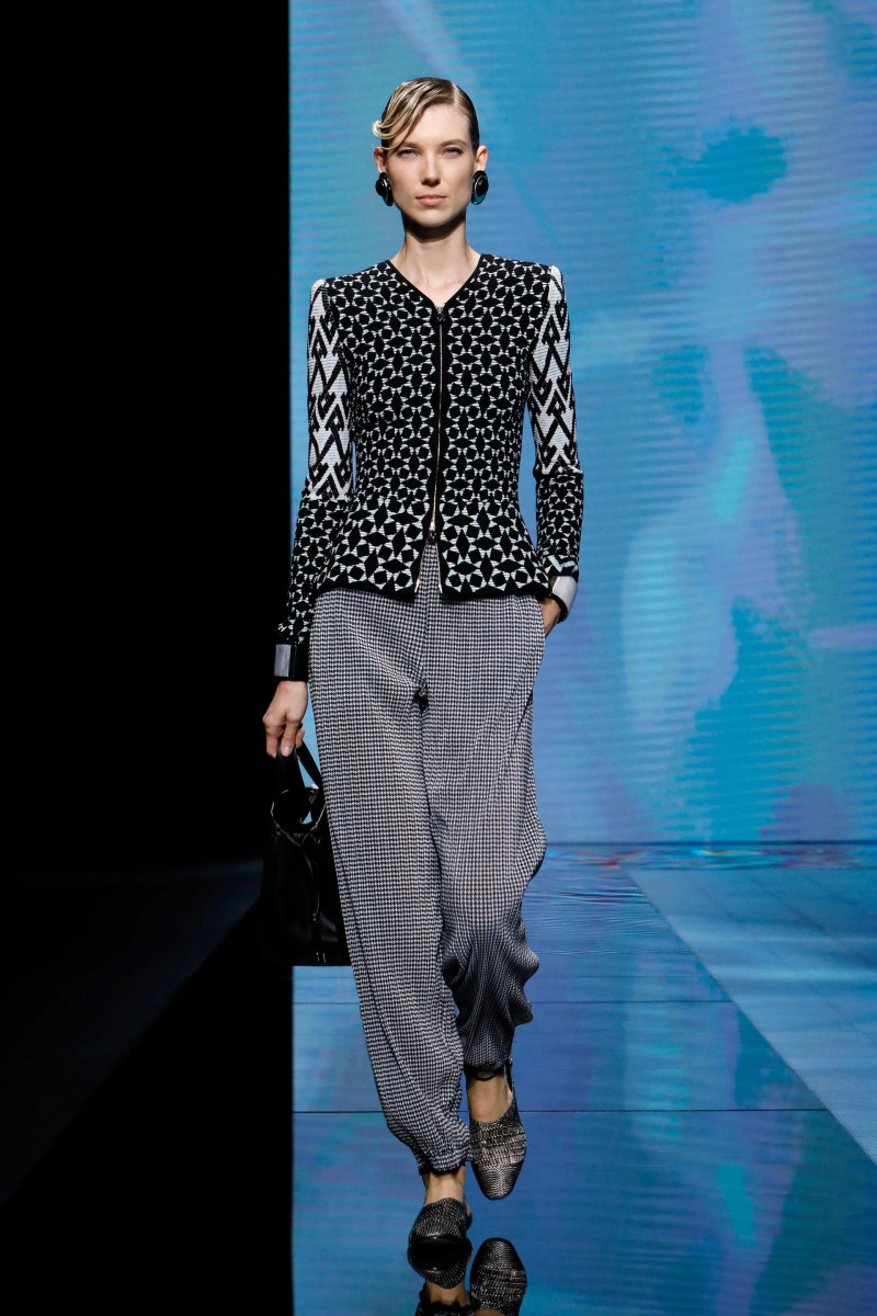 00039-giorgio-armani-RTW-spring-21.webp