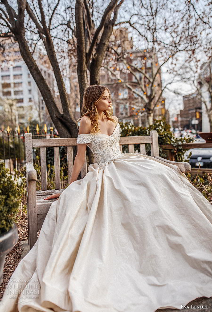 eva-lendel-2019-bridal-off-the-shoulder-sweetheart-neckl_002.jpg