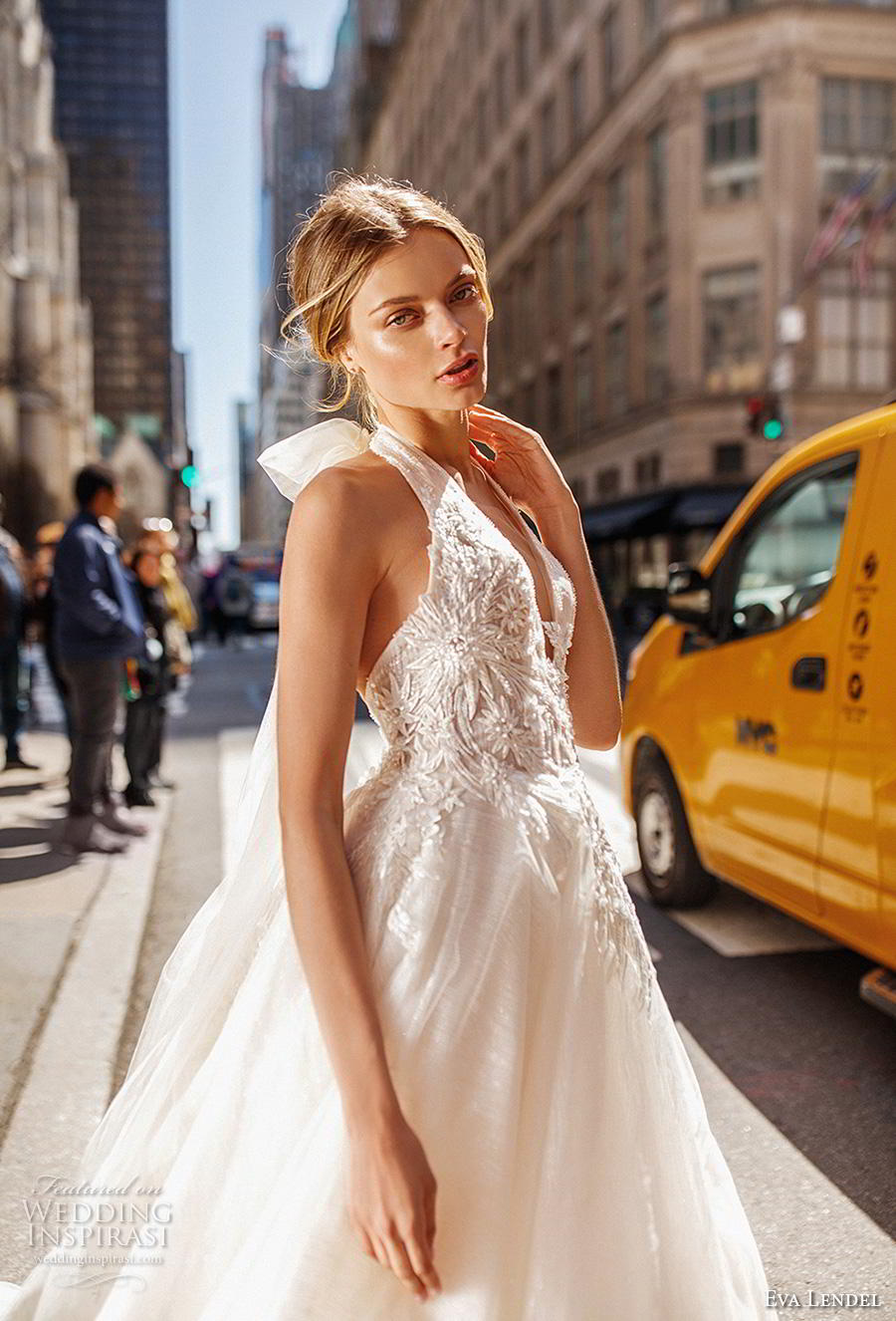 eva-lendel-2019-bridal-sleeveless-halter-neck-deep-v-nec_003.jpg
