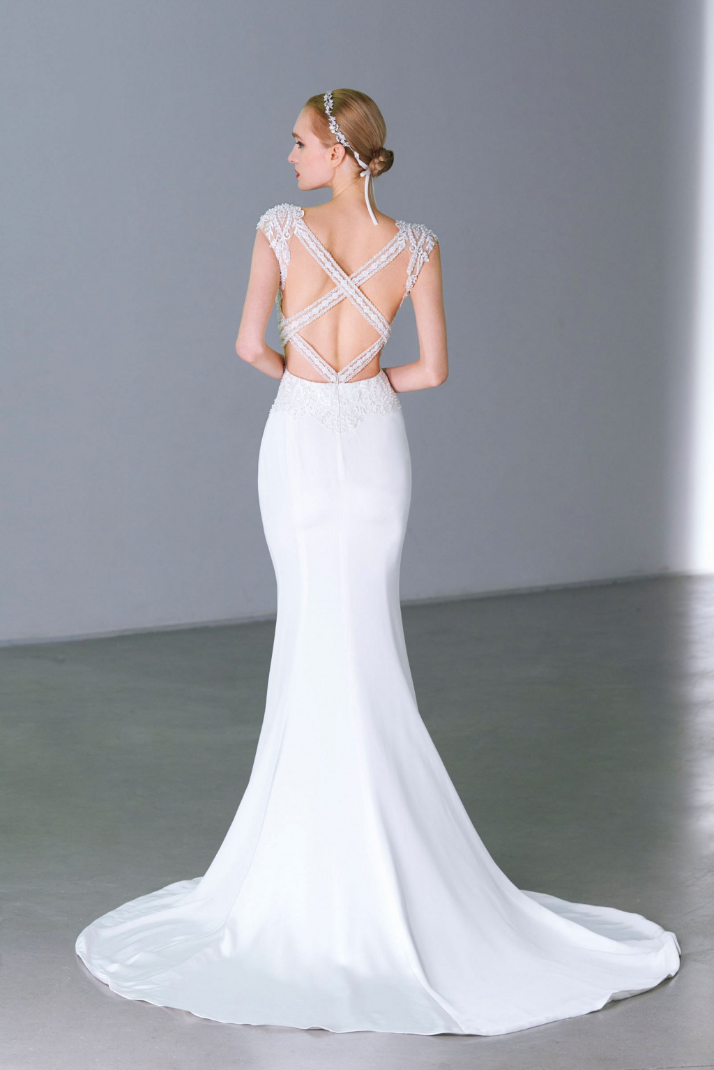 dany_tabet-bridal-2018-2019bluebox-1939_f-resp2400v.jpg