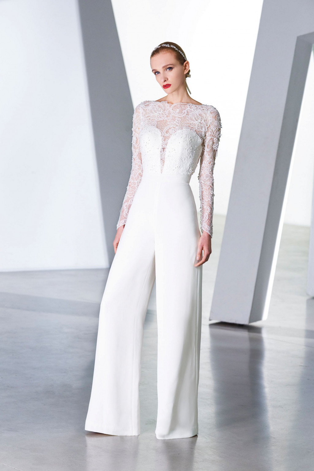 dany_tabet-bridal-2018-2019bluebox-2659-resp2400v.jpg