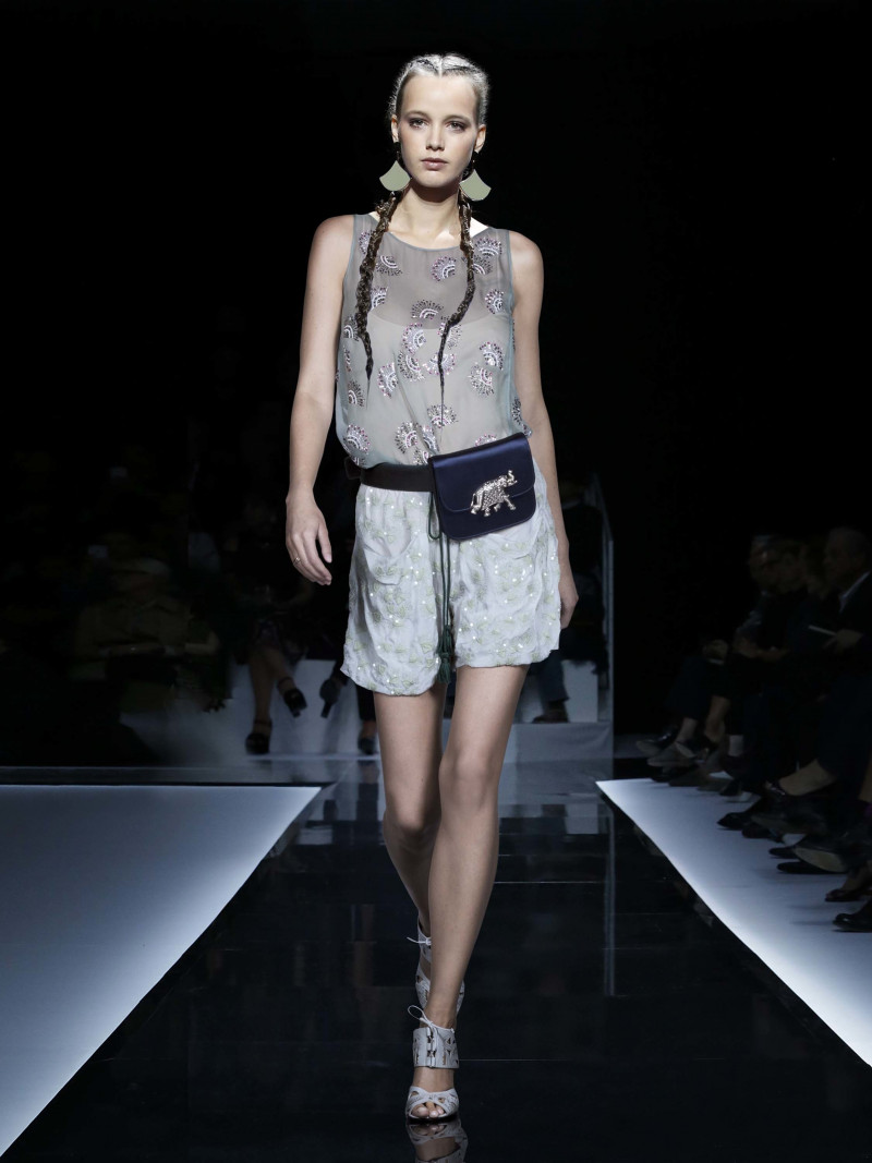 81-emporio-armani-spring-2017-rtw.jpg