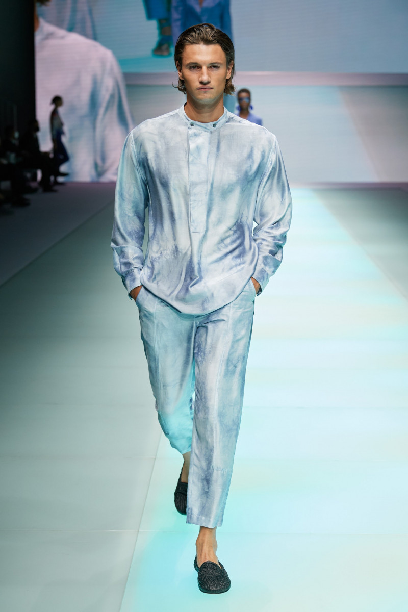 00093-Emporio-Armani-Spring-22-RTW-Milan-credit-gorunway.JPG