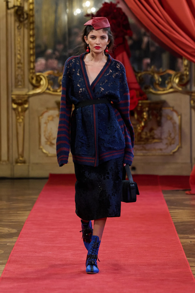 00025-hui-fall-2025-ready-to-wear-credit-brand.webp
