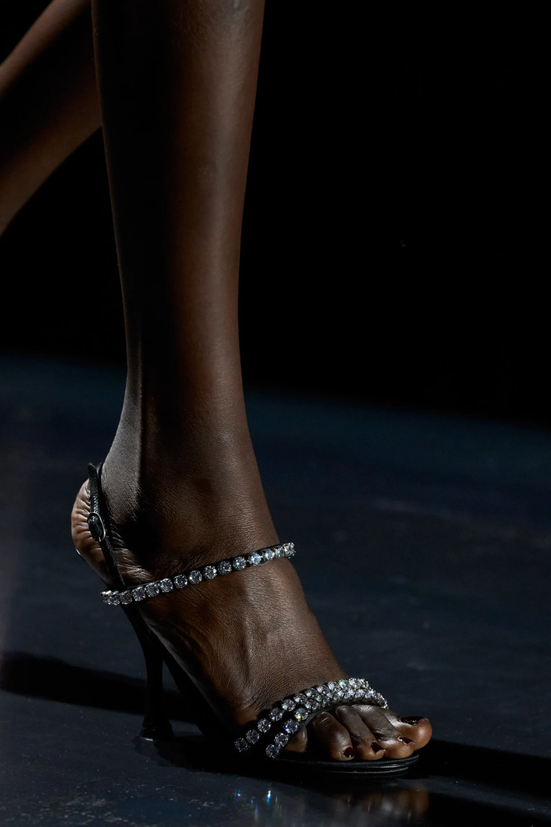 00223-dolce-and-gabbana-fall-2025-ready-to-wear-detail-credit-gorunway.webp