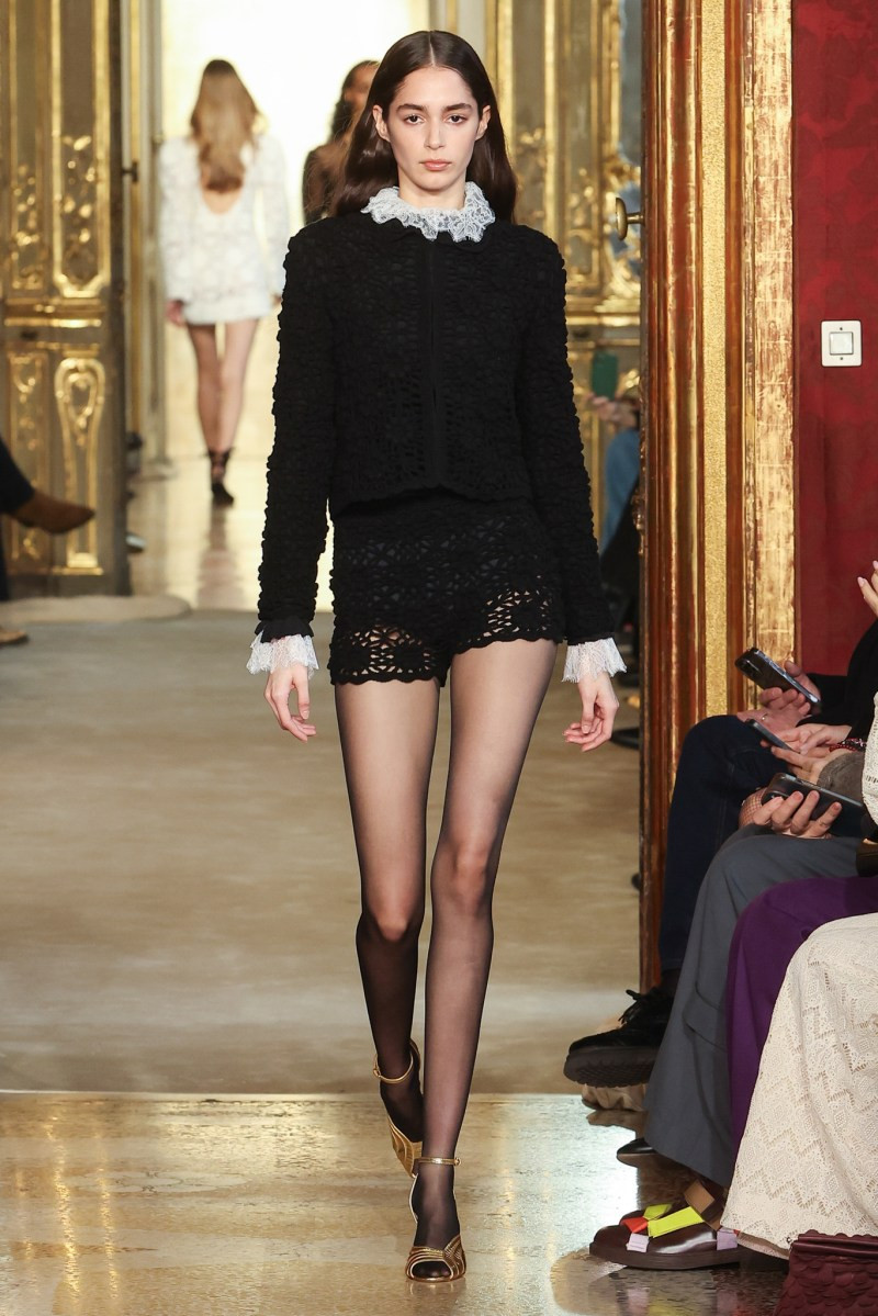 twinset-fall-25-rtw-r-ho-011.jpeg