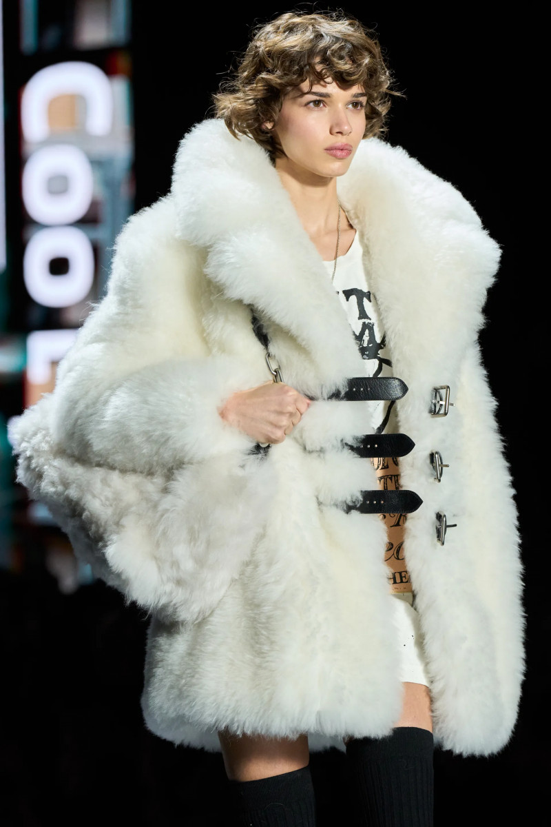 00062-dolce-and-gabbana-fall-2025-ready-to-wear-detail-credit-gorunway.webp