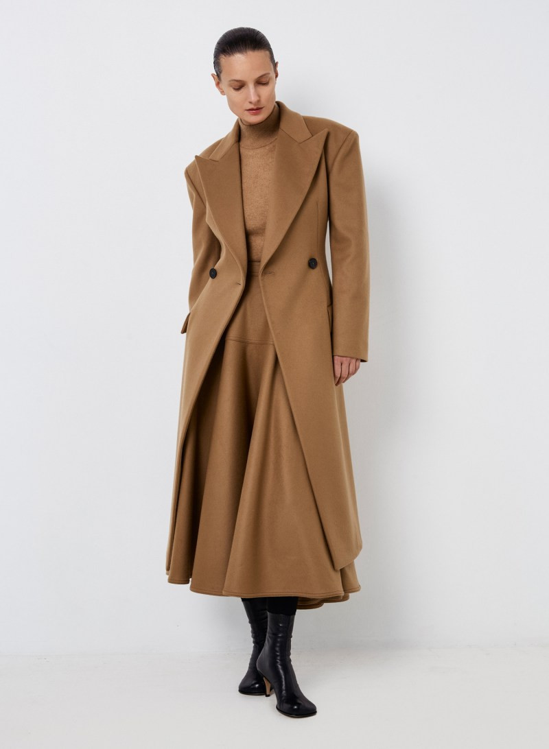 mantu-fall-25-rtw-r-ho-004.jpeg