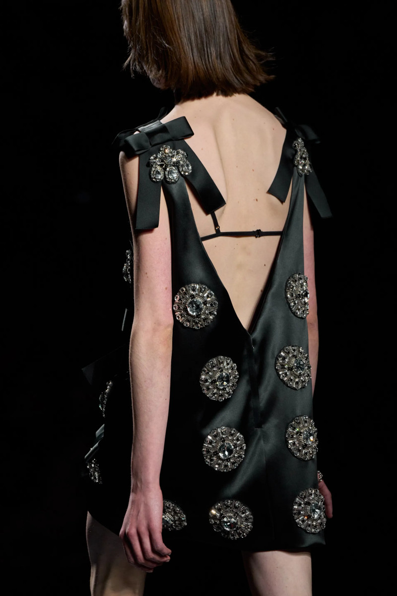 00252-dolce-and-gabbana-fall-2025-ready-to-wear-detail-credit-gorunway.webp