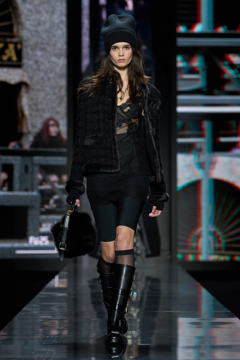 00044-dolce-and-gabbana-fall-2025-ready-to-wear-credit-gorunway.webp