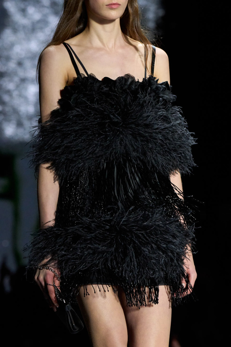 00284-dolce-and-gabbana-fall-2025-ready-to-wear-detail-credit-gorunway.webp