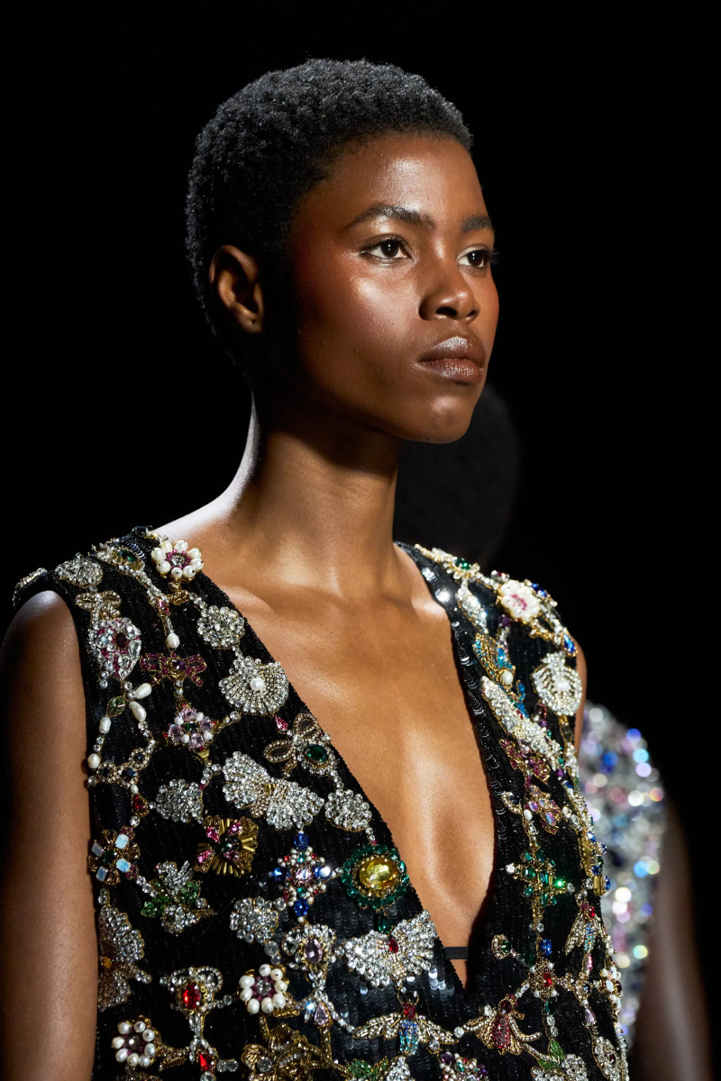 00288-dolce-and-gabbana-fall-2025-ready-to-wear-detail-credit-gorunway.webp