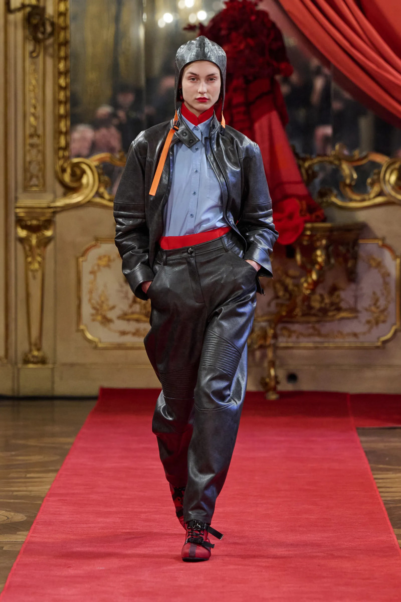 00010-hui-fall-2025-ready-to-wear-credit-brand.webp