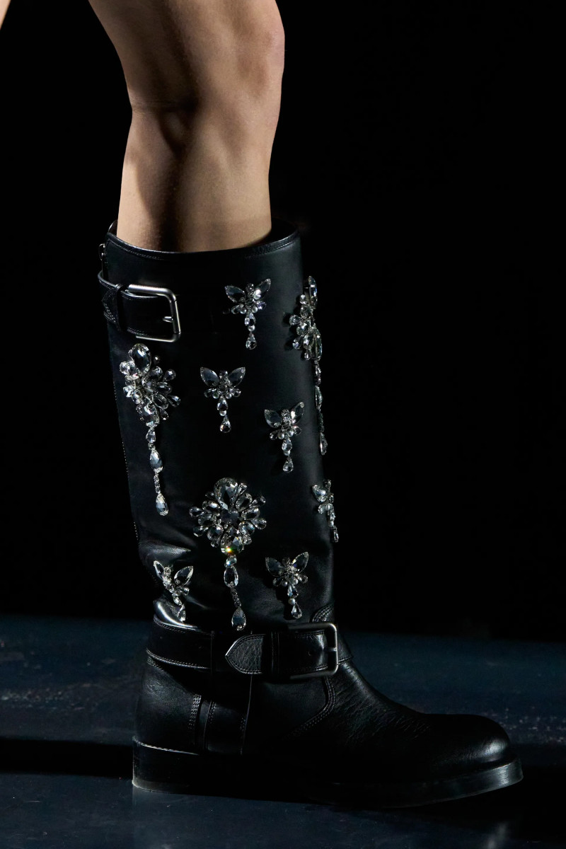 00281-dolce-and-gabbana-fall-2025-ready-to-wear-detail-credit-gorunway.webp