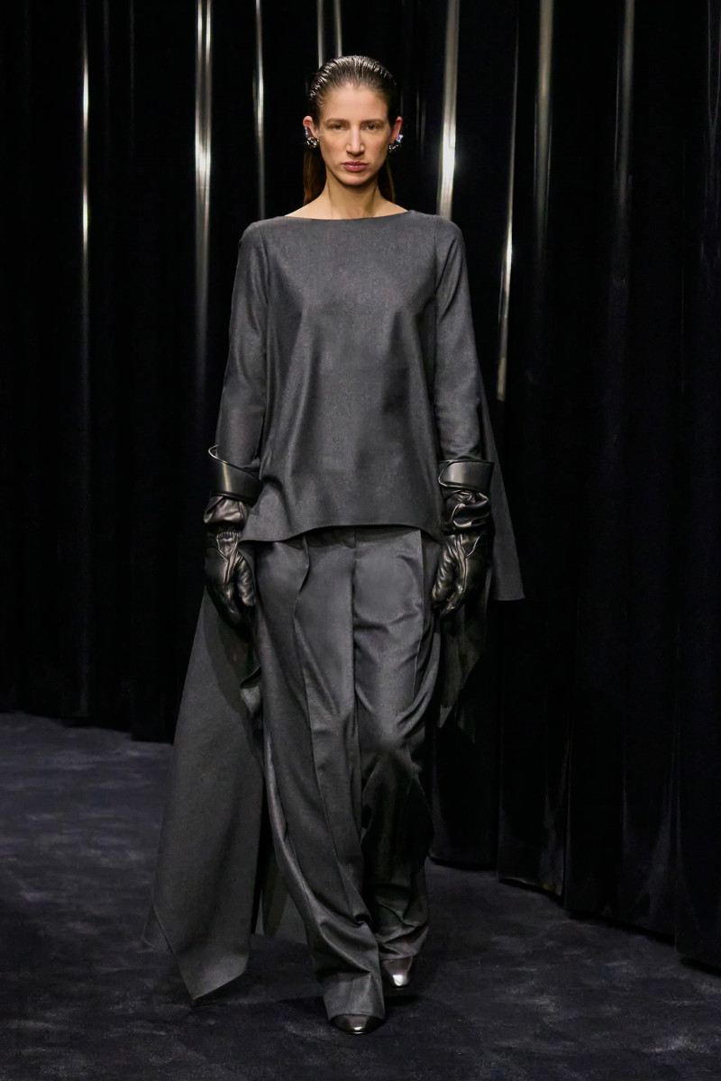 00018-ferrari-fall-2024-ready-to-wear-credit-gorunway.webp