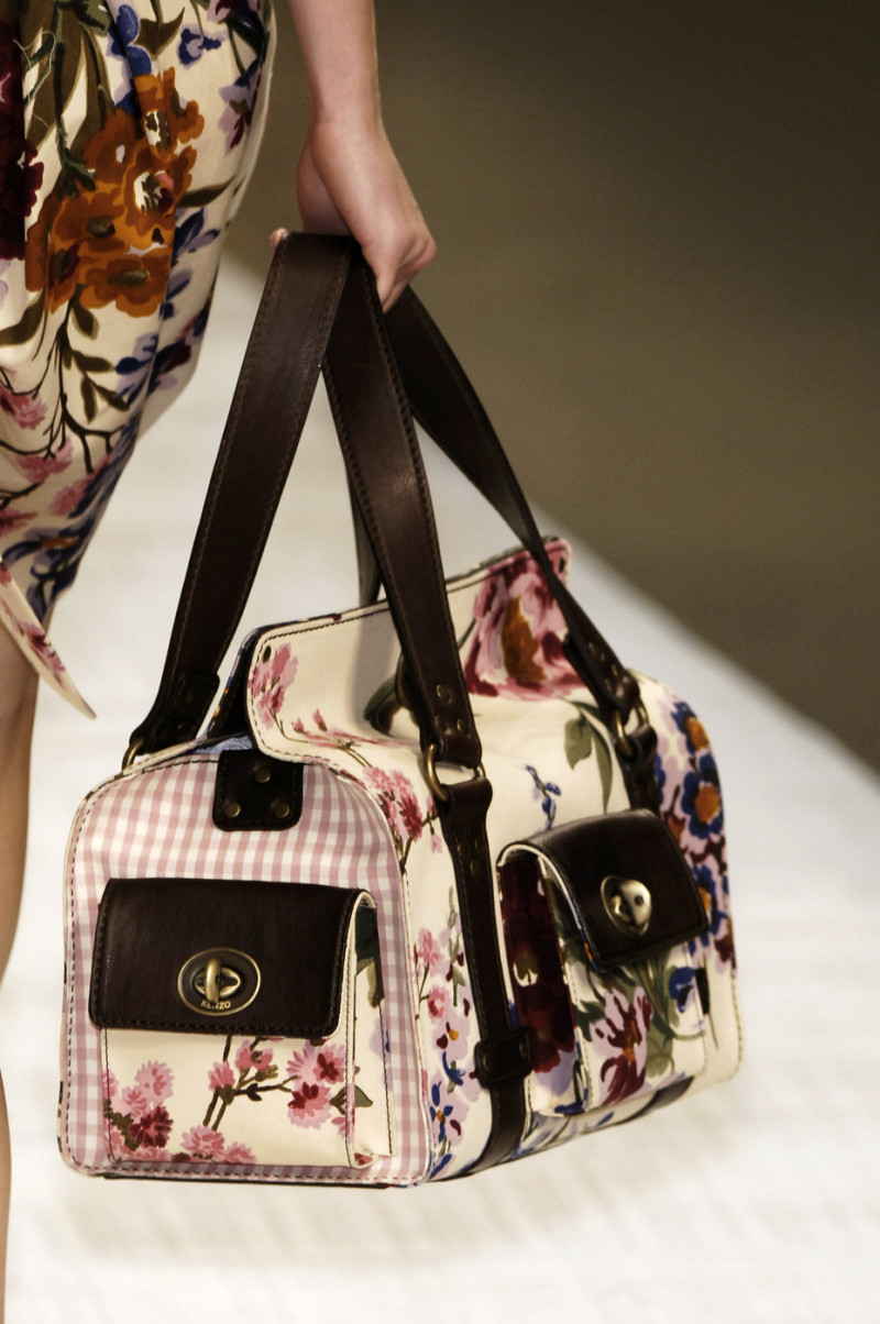 Kenzo+Spring+2006+Details+djFt08tvGutx.jpg