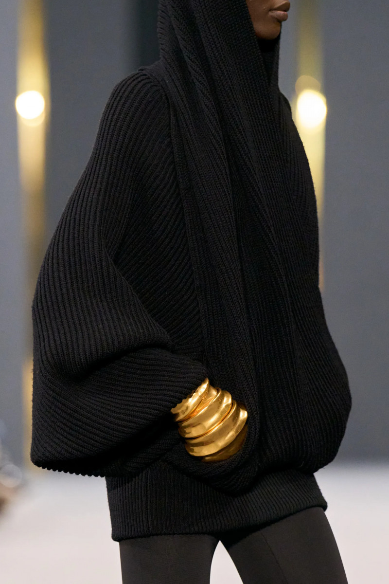 00004-balmain-fall-2025-ready-to-wear-detail-credit-gorunway.webp