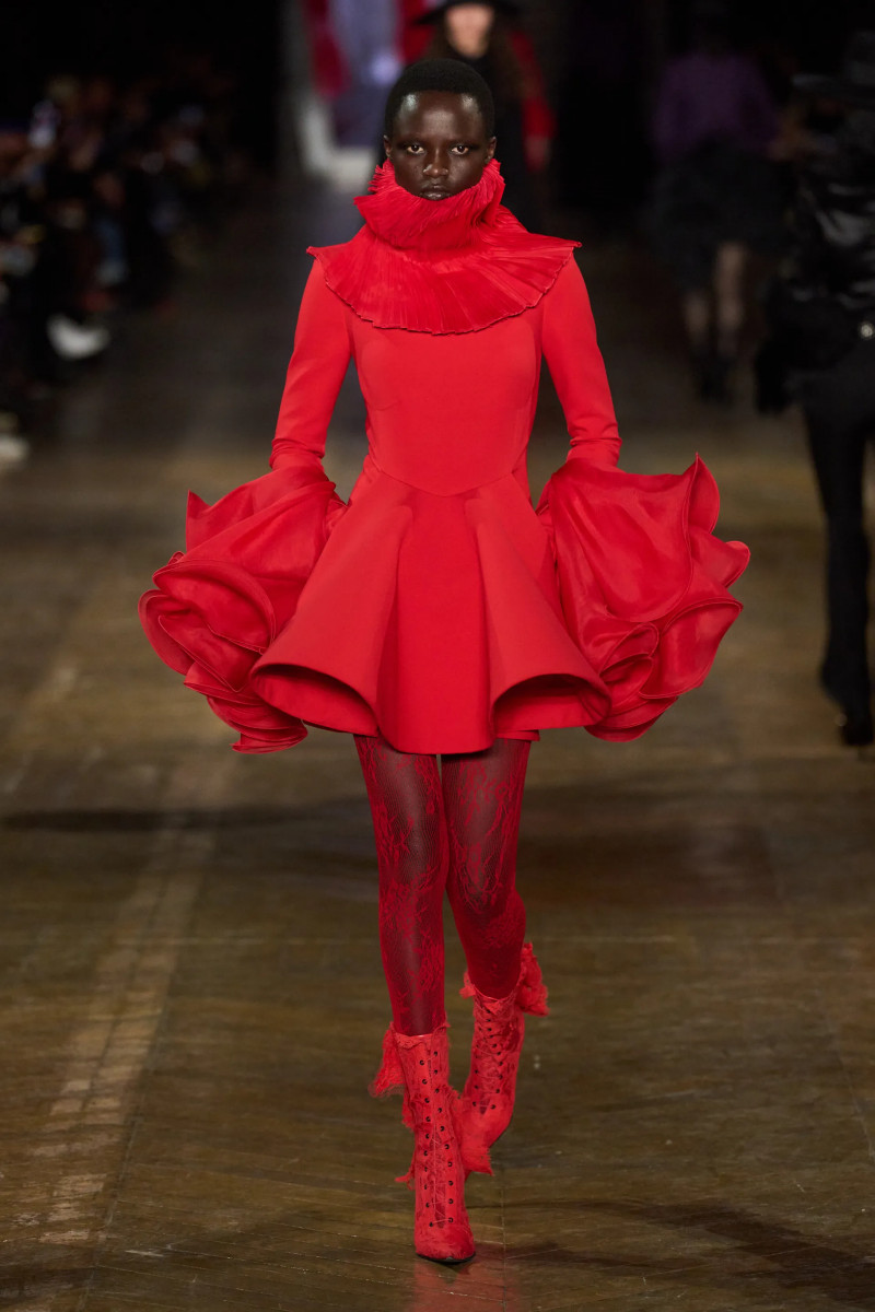 00027-alexander-mcqueen-fall-2025-ready-to-wear-credit-gorunway.webp