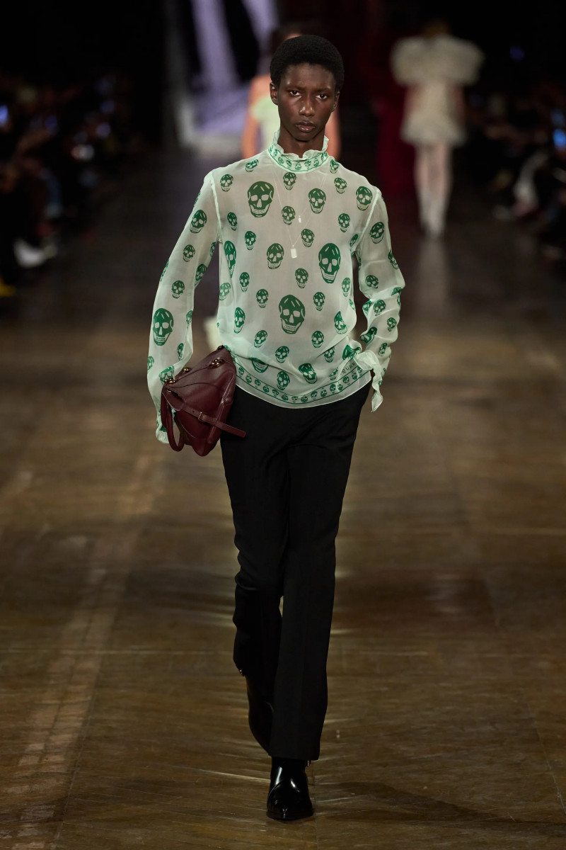 00018-alexander-mcqueen-fall-2025-ready-to-wear-credit-gorunway.webp