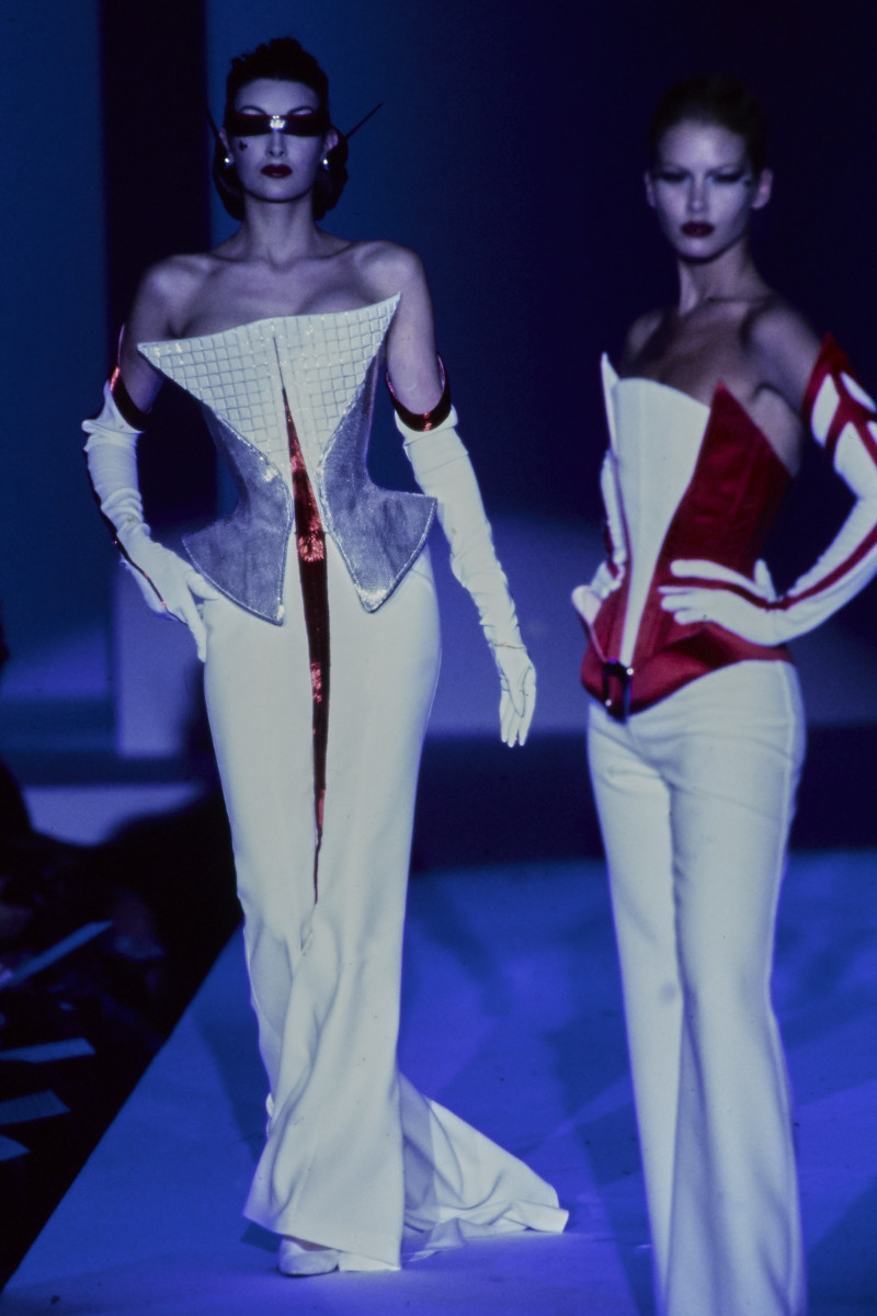 THIERRY-MUGLER-SPRING-1997-RTW-048.jpg