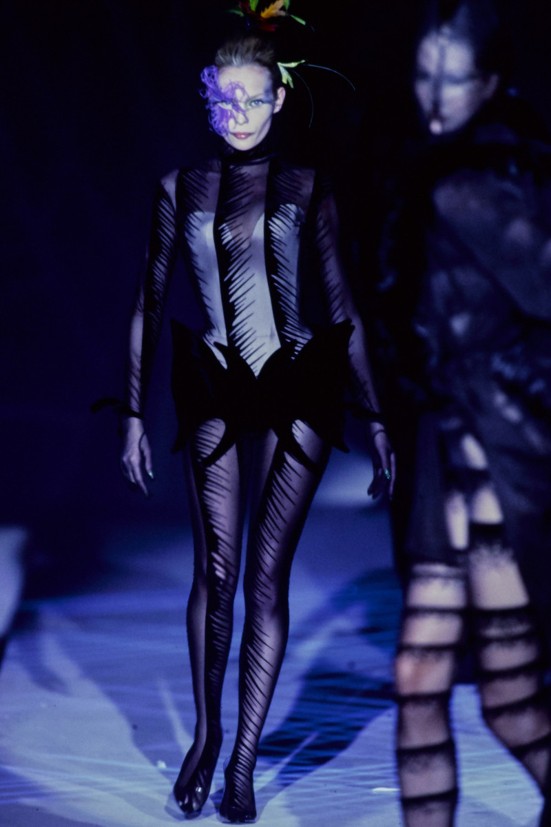 THIERRY-MUGLER-SPRING-1997-RTW-058.jpg
