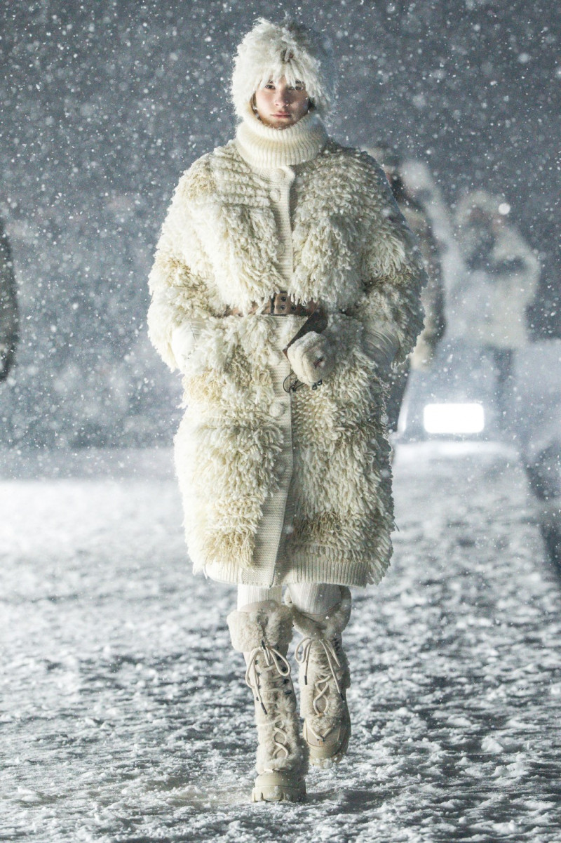Moncler-Grenoble-F25-runway-GG-125.jpg