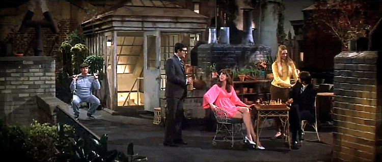 В ясный день ты можешь видеть вечно /On a clear day you can see forever/ 1970 (0:59:58 / 2:04:10)