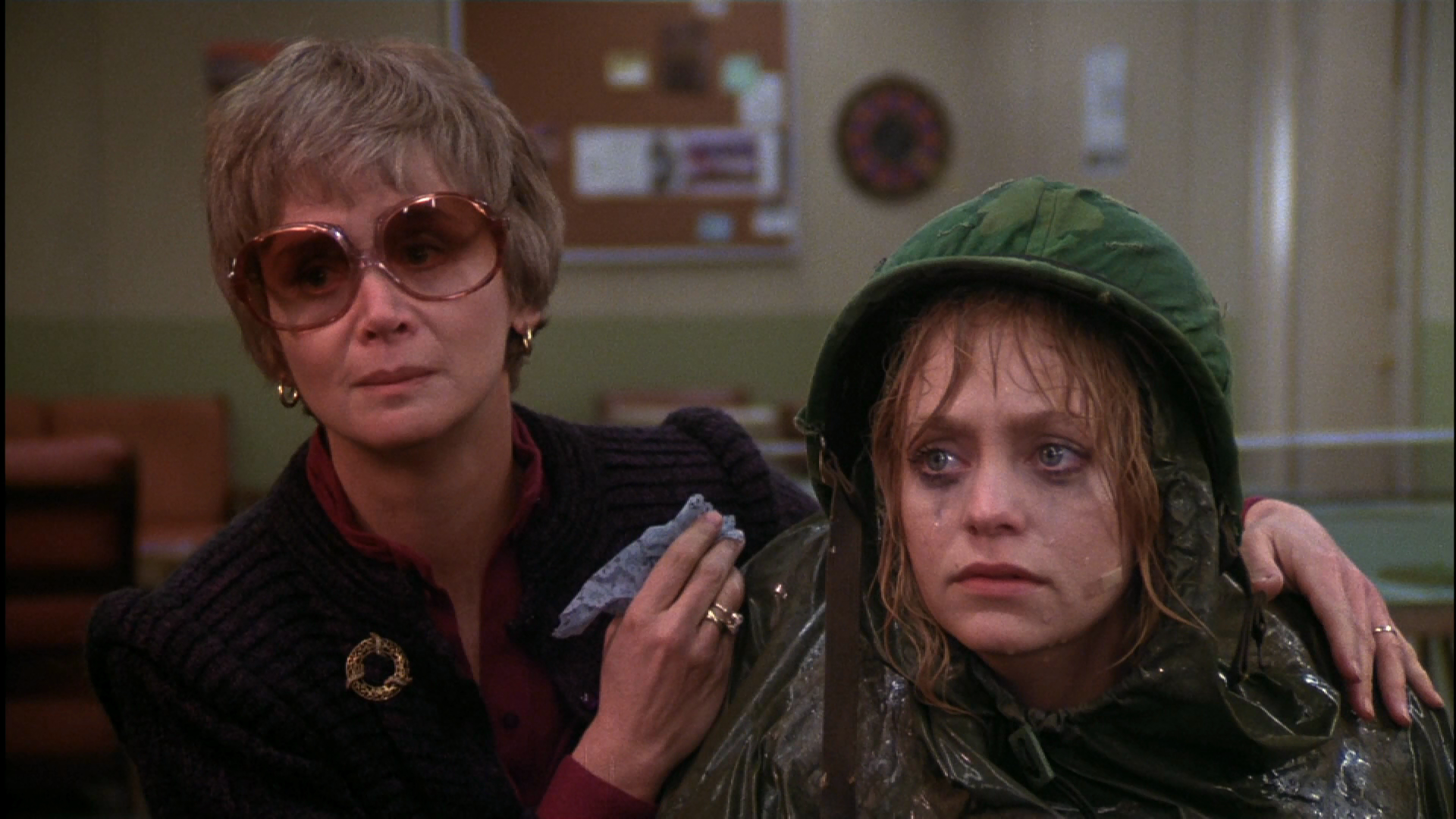 Рядовой Бенджамин (Private Benjamin) 1980 WEBRip 1080p.mkv_003908.930.png