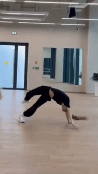 https://i5.imageban.ru/out/2025/05/10/07054b6466af3a908eba5efdb7535a97.gif