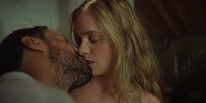 01. Высокий сезон.2025.WEB-DLRip.Files-x.avi_snapshot_13.28.png