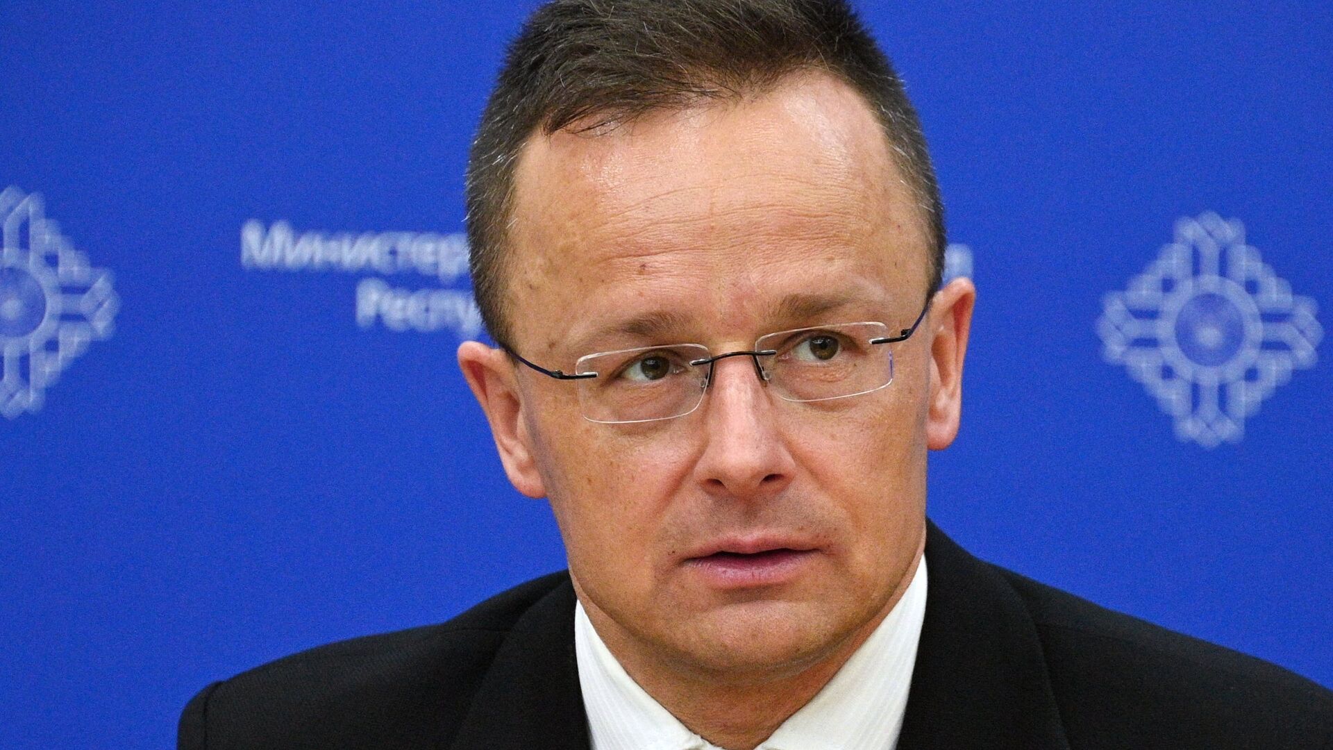 Венгрия надеется, что Еврокомиссия повлияет на Киев, заявил Сийярто