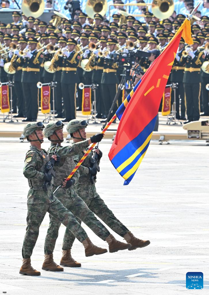 6 - a8hp4yzbUr1Ofzjn.jpg