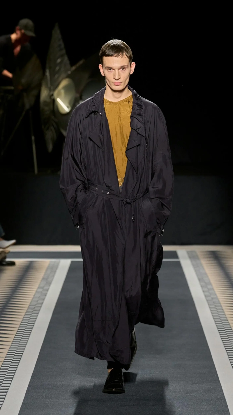1737983424-1737975052-lanvin-collezione-uomo-donna-autunno-inverno-2025-2026-sfilata-foto-look28.webp
