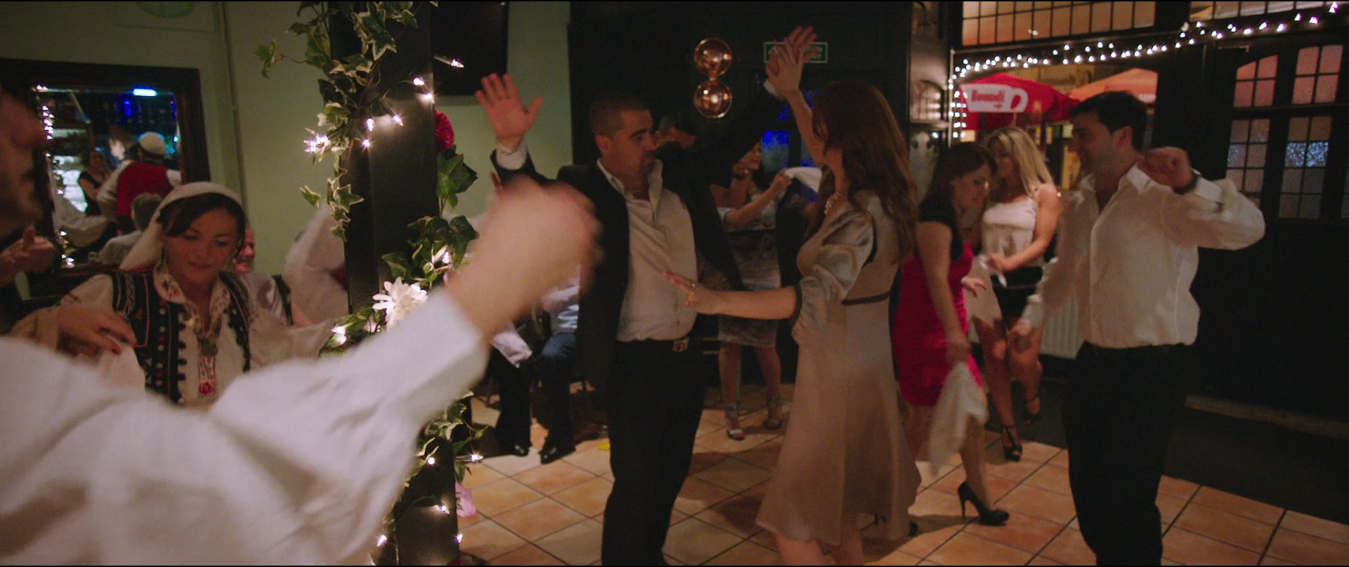 Hyena 2014 BDRip 1080p-1-06-27-306.png