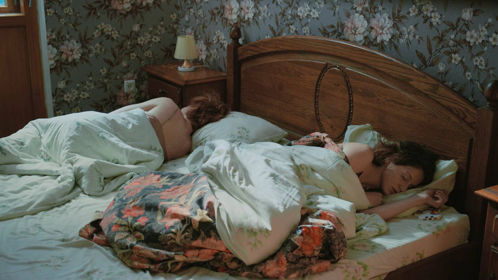 Каникулы.2022.WEB.1080p-ylnian.mkv_snapshot_01.09.24.000.png