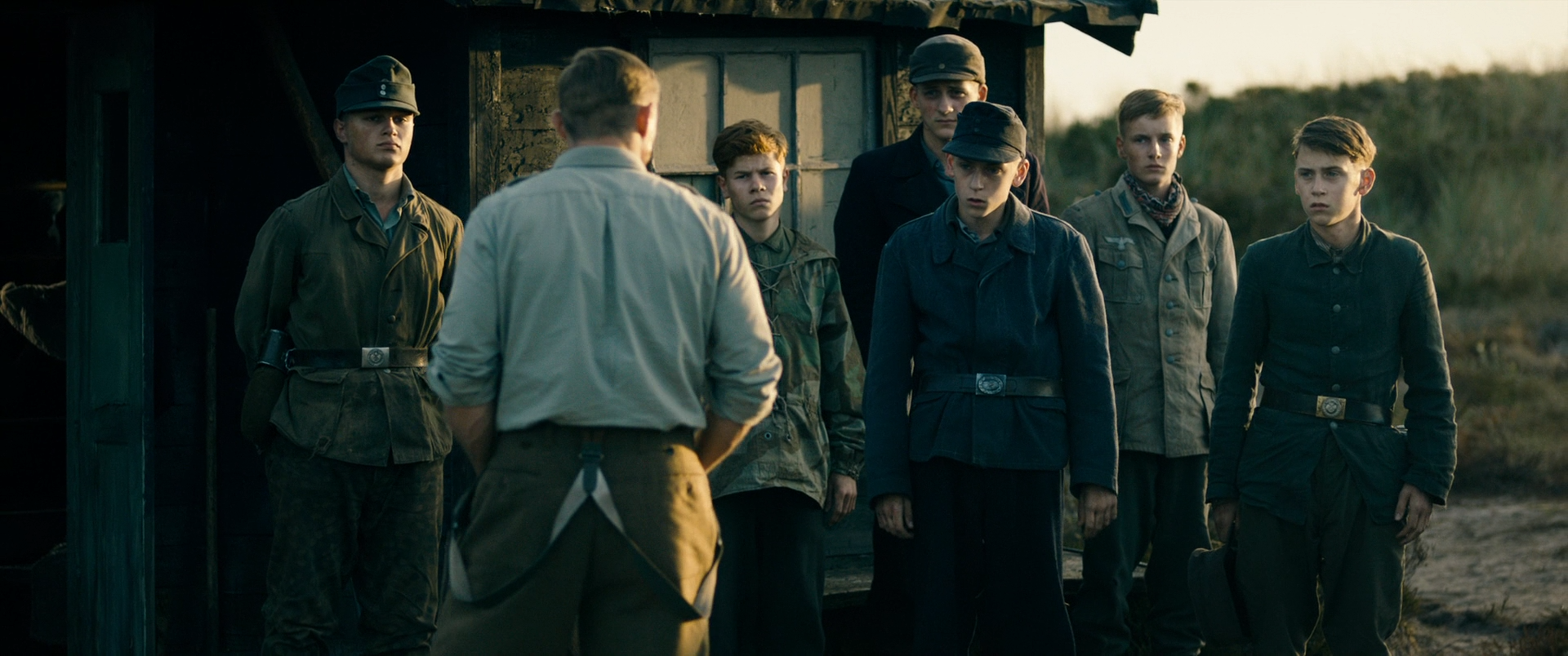 Under sandet 2015 1080p BluRay DTS x264-VietHD.mkv_snapshot_00.26.11.png