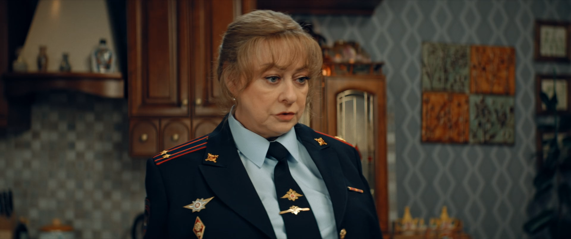 Prazdniki.S03E01.2025.WEB-DL.1080p.mkv_snapshot_02.45.png