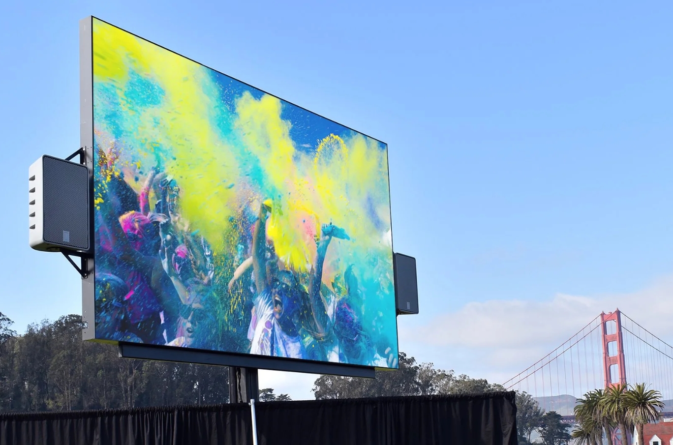 Как работает продвижение бренда на рекламных носителях