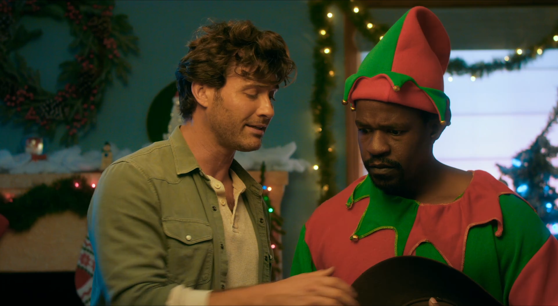 Santa's Cousin 2024 WEB-DL 1080p.mkv_snapshot_00.08.38.png