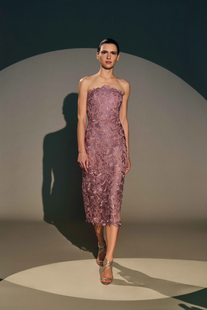 00014-naeem-khan-pre-fall-2026-credit-brand.webp
