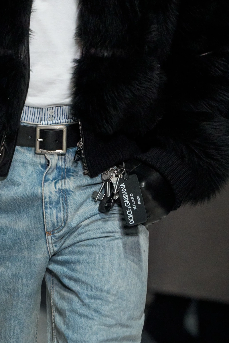 00070-dolce-and-gabbana-fall-2026-menswear-details-credit-gorunway.webp
